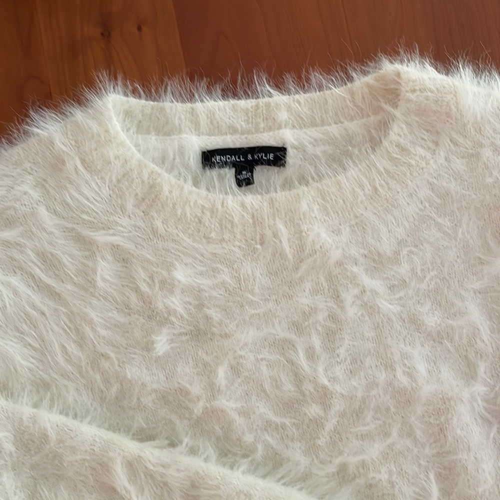 Cream/white “angora like” cropped K&K